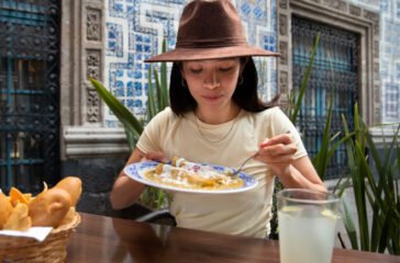 Food and Culture Traditional Dishes You Must Try in the USA, UK, and Australia